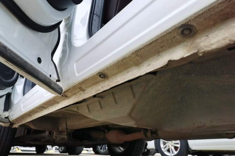Used Wey VV5 2019 1.5T Two-Wheel Drive Color Pioneer Left Side Sill