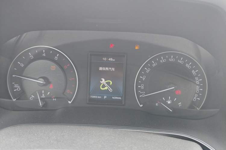Used Wey VV5 2019 1.5T Two-Wheel Drive Color Pioneer Odometer Close Up