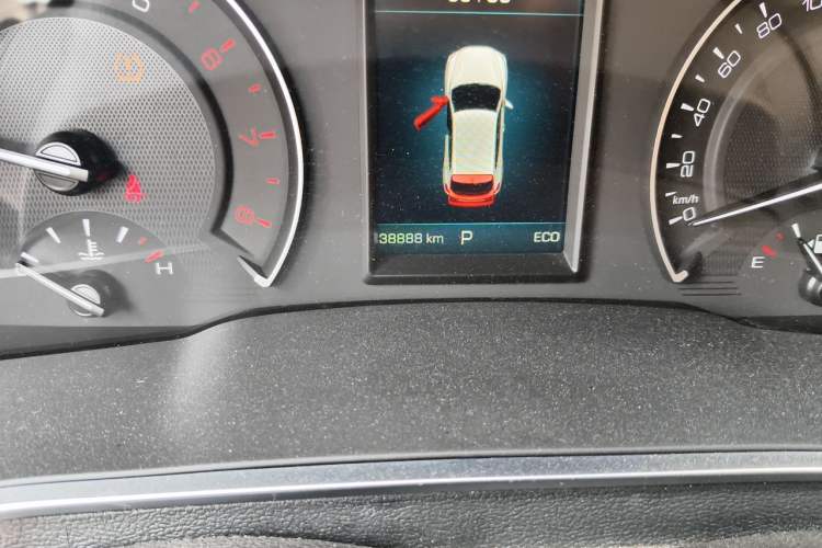 Used Wey VV5 2019 1.5T Two-Wheel Drive Color Pioneer Odometer Close Up