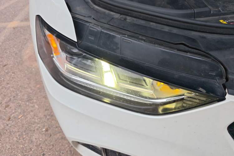 Used Wey VV5 2019 Upgraded Model 2.0T Two-Wheel Drive Ultra-Luxury Version China V Standard Right Front Headlight