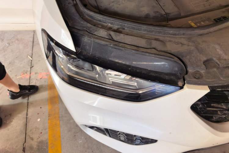 Used Wey VV5 2019 Upgraded Model 2.0T Two-Wheel Drive Flagship Version China V Standard Right Front Headlight