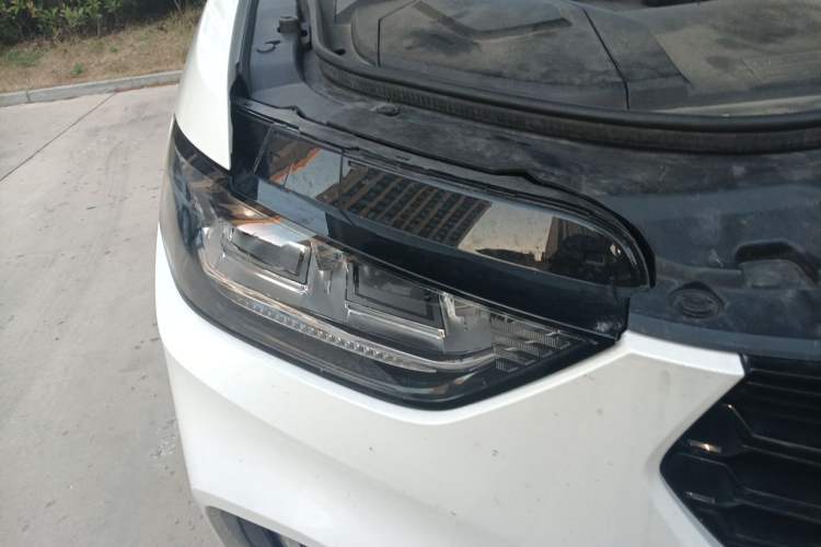 Used Wey VV5 2019 Upgraded Model 2.0T Two-Wheel Drive Ultra-Luxury Version China V Standard Right Front Headlight