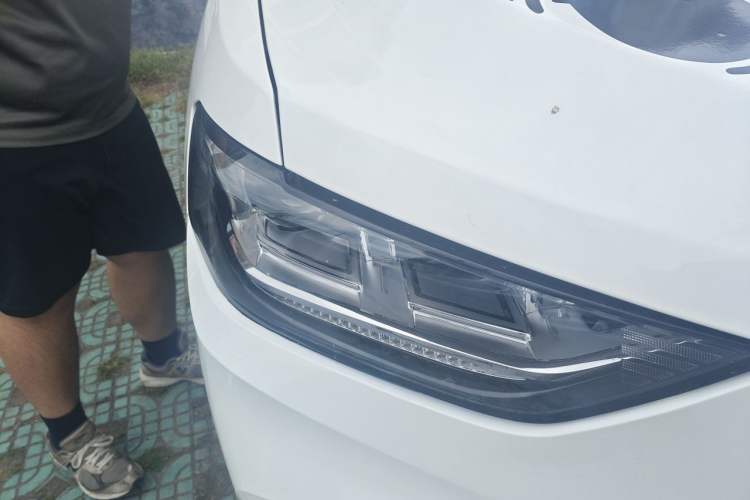 Used Wey VV5 2019 2.0T Two-Wheel-Drive Ultimate Edition Right Front Headlight