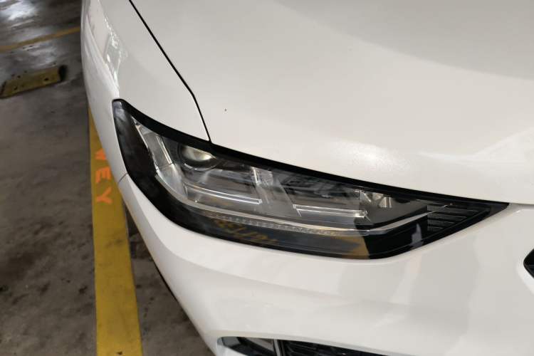 Used Wey VV5 2019 Upgraded Model 2.0T Two-Wheel Drive Ultra-Luxury Version China V Standard Right Front Headlight