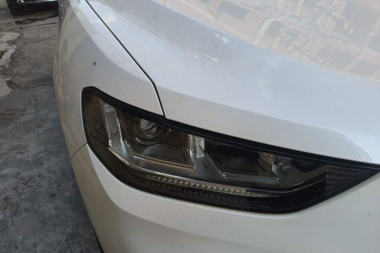 Used Wey VV5 2019 Upgraded Model 2.0T Two-Wheel Drive Ultra-Luxury Version China V Standard Right Front Headlight