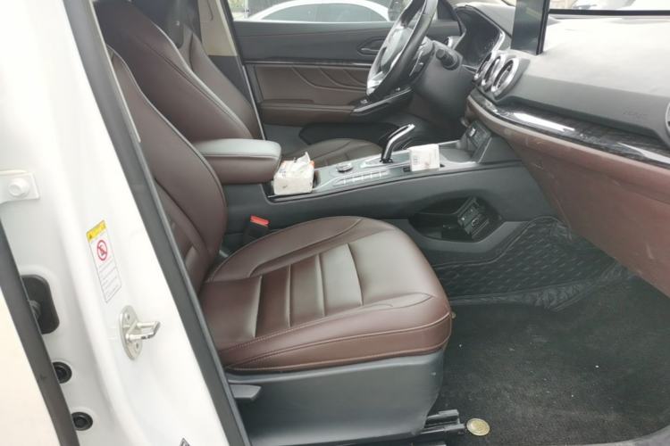 Used Wey VV5 2019 1.5T Two-Wheel Drive Color Pioneer Right Front Seat