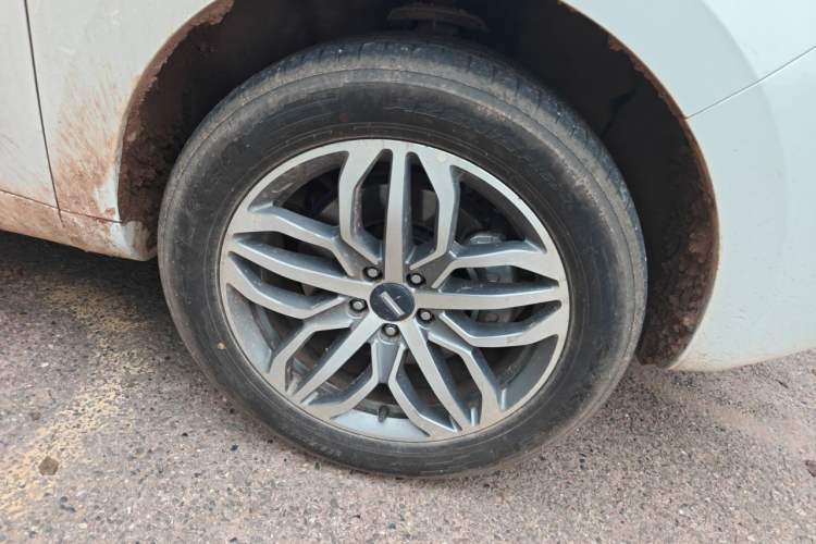 Used Wey VV5 2019 Upgraded Model 2.0T Two-Wheel Drive Ultra-Luxury Version China V Standard Right Front Wheel Hub