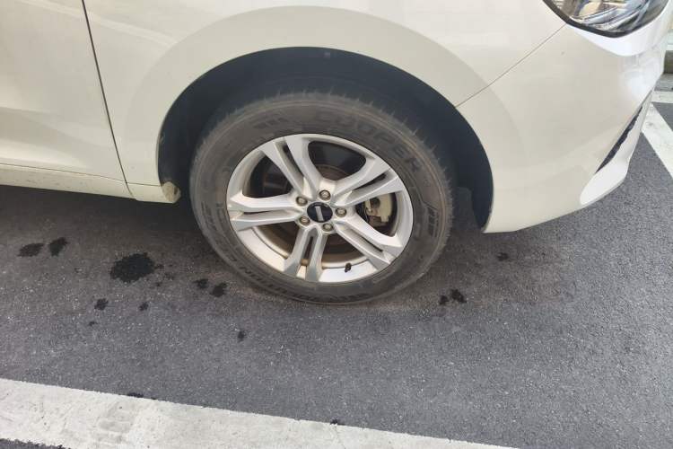 Used Wey VV5 2019 1.5T Two-Wheel Drive Color Pioneer Right Front Wheel Hub