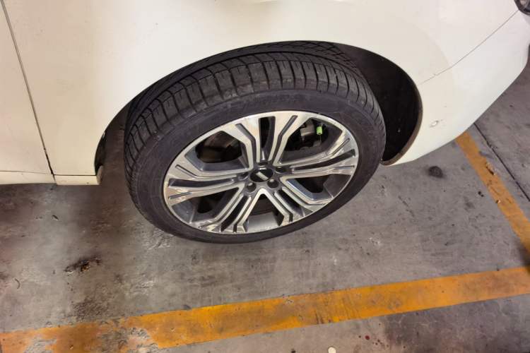 Used Wey VV5 2019 Upgraded Model 2.0T Two-Wheel Drive Flagship Version China V Standard Right Front Wheel Hub
