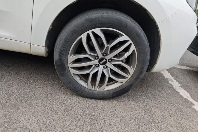 Used Wey VV5 2019 Upgraded Model 2.0T Two-Wheel Drive Ultra-Luxury Version China VI Standard Right Front Wheel Hub