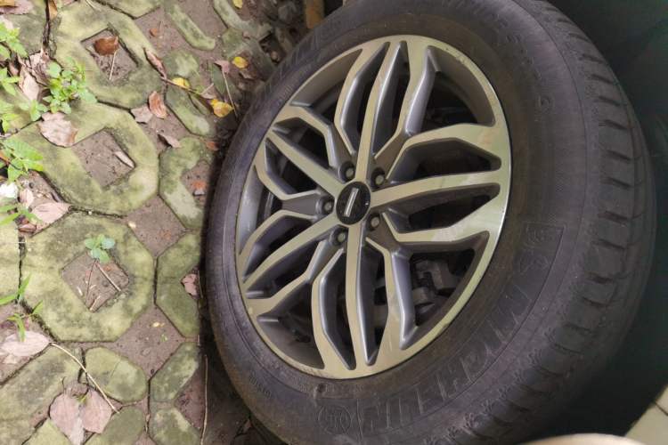 Used Wey VV5 2019 Upgraded Model 2.0T Two-Wheel Drive Ultra-Luxury Version China VI Standard Right Front Wheel Hub