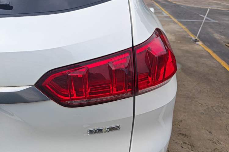 Used Wey VV5 2019 Upgraded Model 2.0T Two-Wheel Drive Ultra-Luxury Version China V Standard Right Rear Taillight