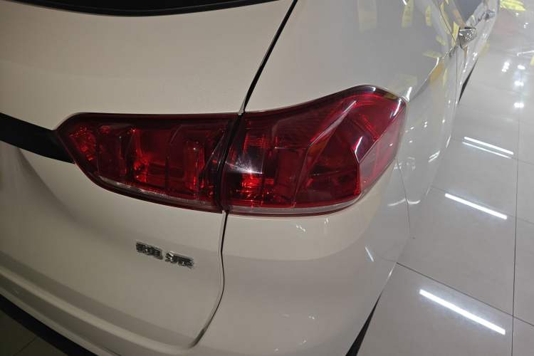 Used Wey VV5 2019 Upgraded Model 2.0T Two-Wheel Drive Flagship Version China V Standard Right Rear Taillight