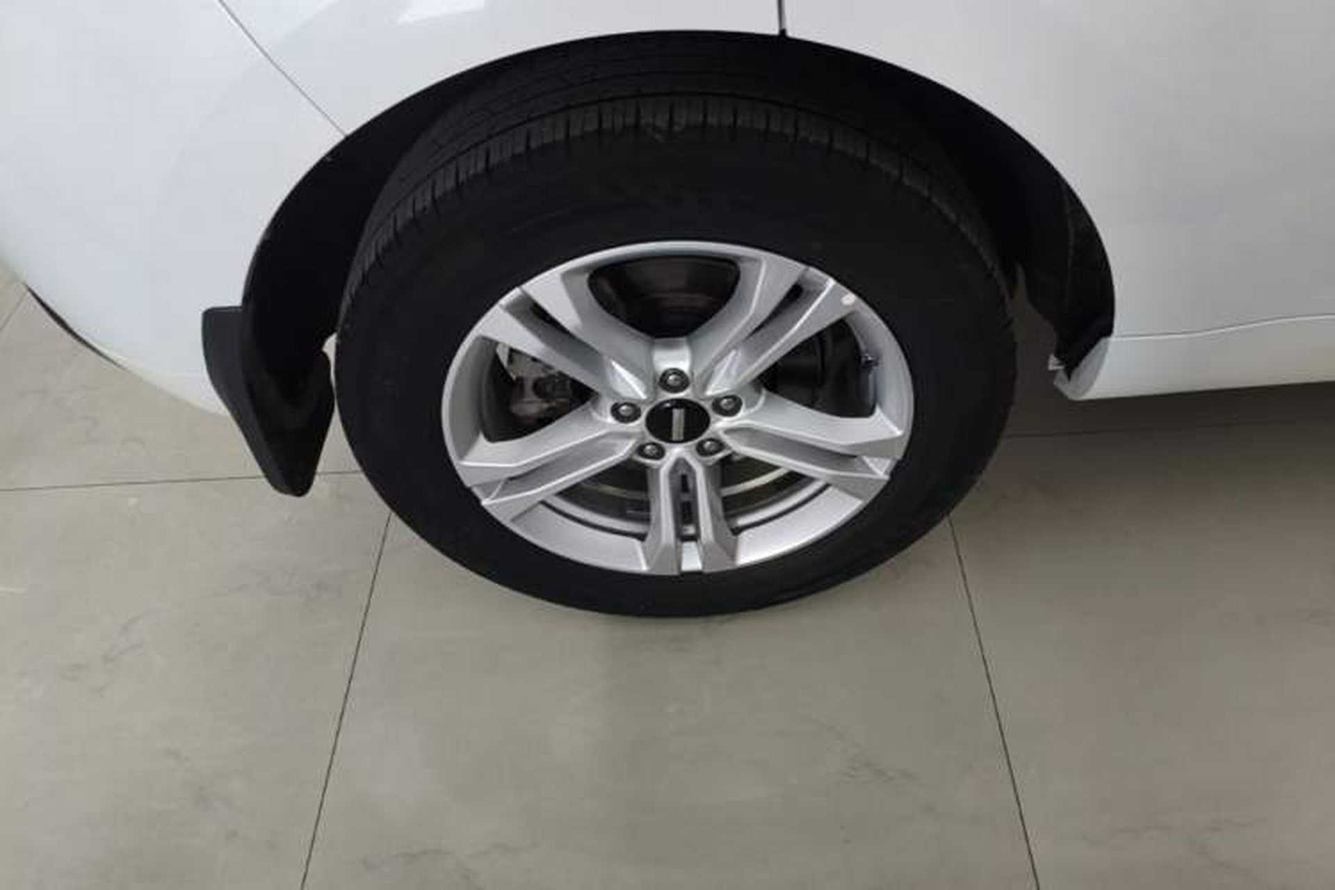 Used Wey VV5 2019 1.5T Two-Wheel Drive Color Pioneer Right Rear Wheel Hub