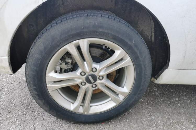 Used Wey VV5 2019 1.5T Two-Wheel Drive Color Pioneer Right Rear Wheel Hub
