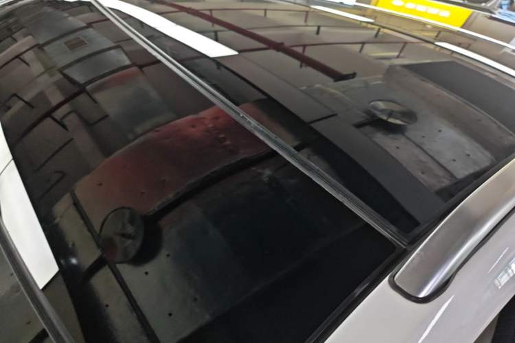 Used Wey VV5 2019 1.5T Two-Wheel Drive Color Pioneer Roof