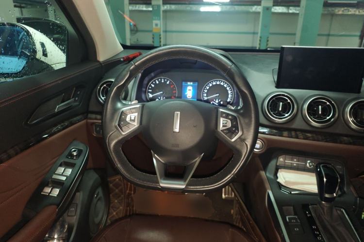 Used Wey VV5 2019 Upgraded Model 2.0T Two-Wheel Drive Ultra-Luxury Version China VI Standard Steering Wheel