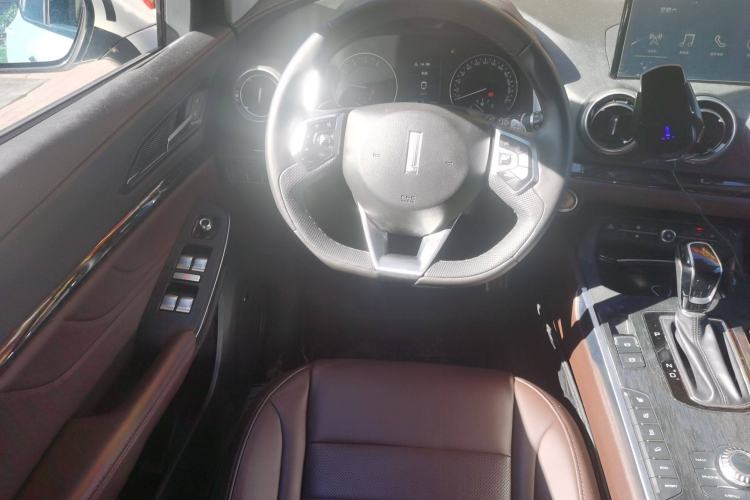 Used Wey VV5 2019 Upgraded Model 2.0T Two-Wheel Drive Ultra-Luxury Version China V Standard Steering Wheel