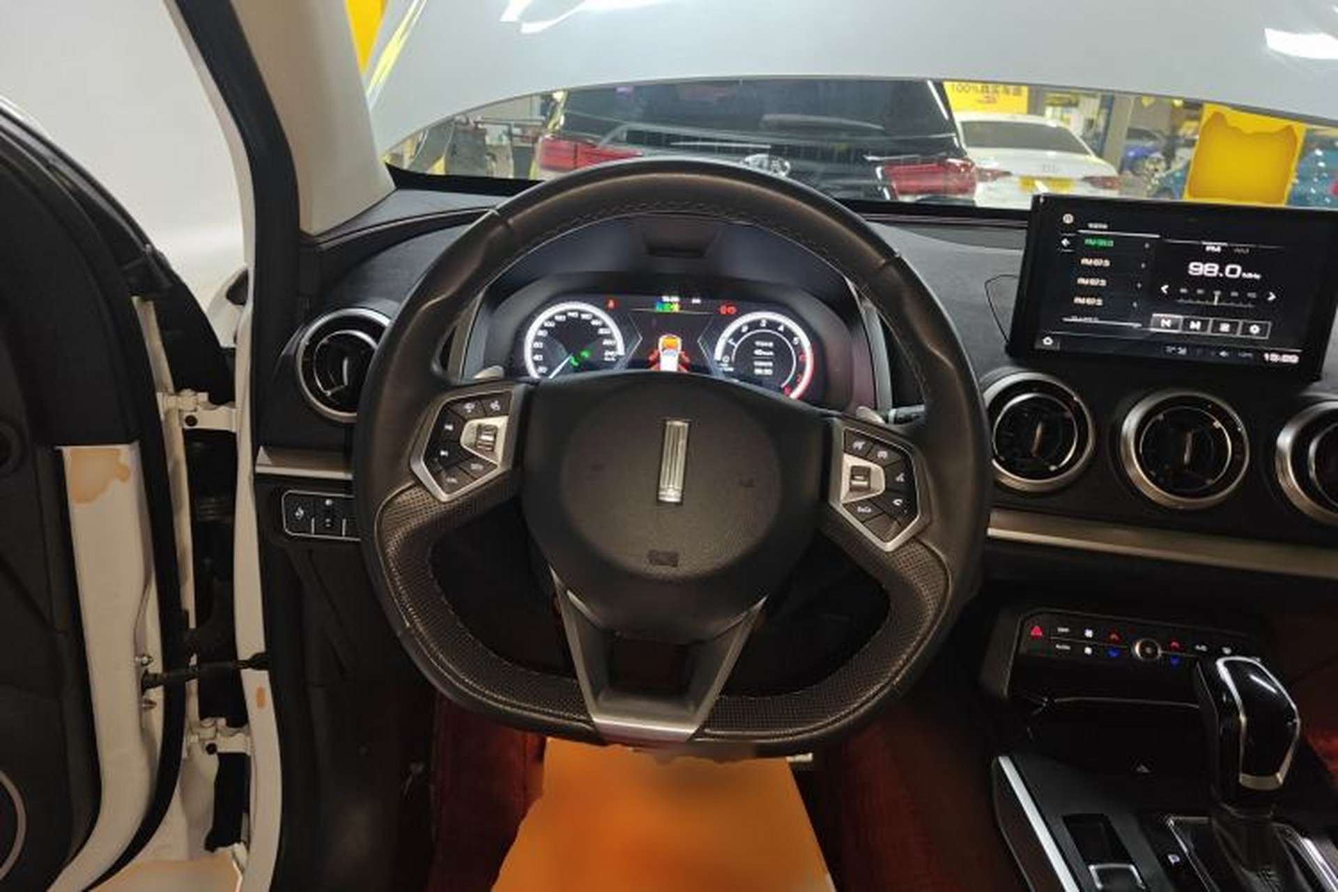 Used Wey VV5 2019 Upgraded Model 2.0T Two-Wheel Drive Flagship Version China V Standard Steering Wheel