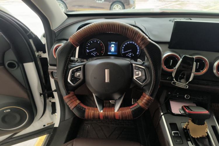 Used Wey VV5 2019 Upgraded Model 2.0T Two-Wheel Drive Ultra-Luxury Version China V Standard Steering Wheel