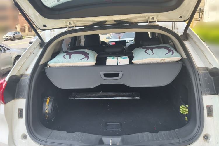 Used Wey VV5 2019 1.5T Two-Wheel Drive Color Pioneer Trunk