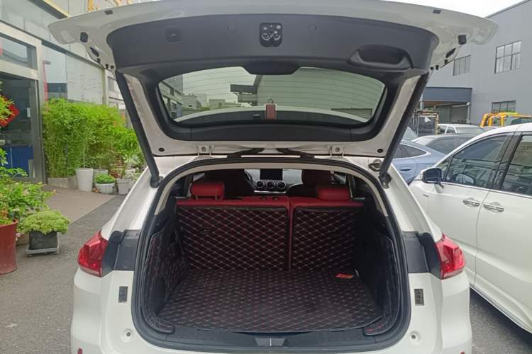Used Wey VV5 2019 Upgraded Model 2.0T Two-Wheel Drive Flagship Version China V Standard Trunk