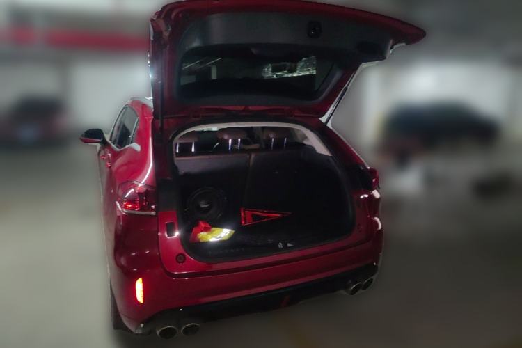 Used Wey VV5 2019 1.5T Two-Wheel Drive Color Pioneer Trunk