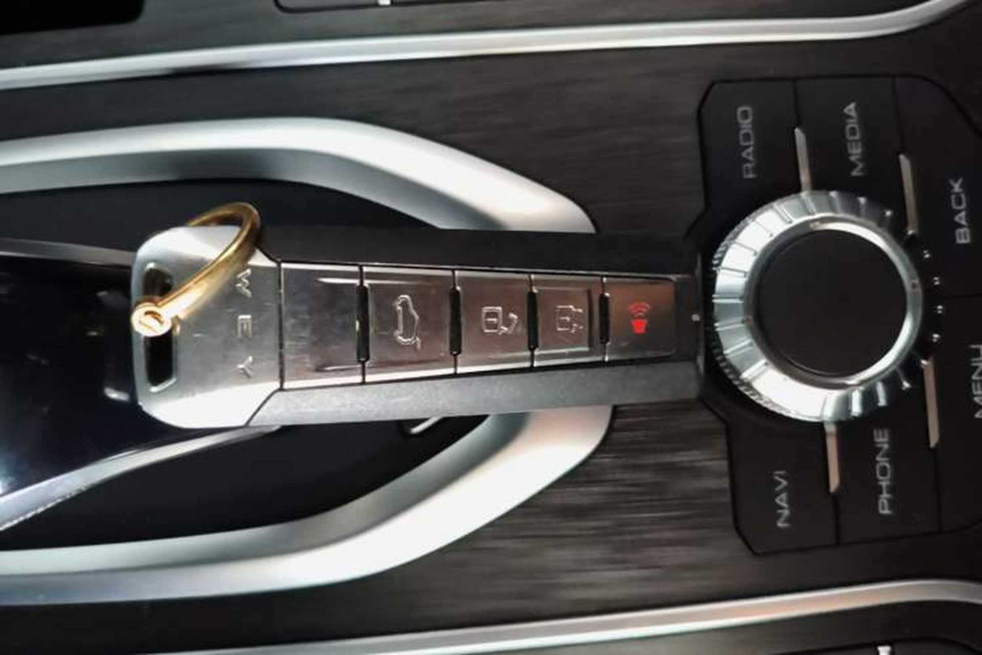 Used Wey VV5 2019 1.5T Two-Wheel Drive Color Pioneer Vehicle Key