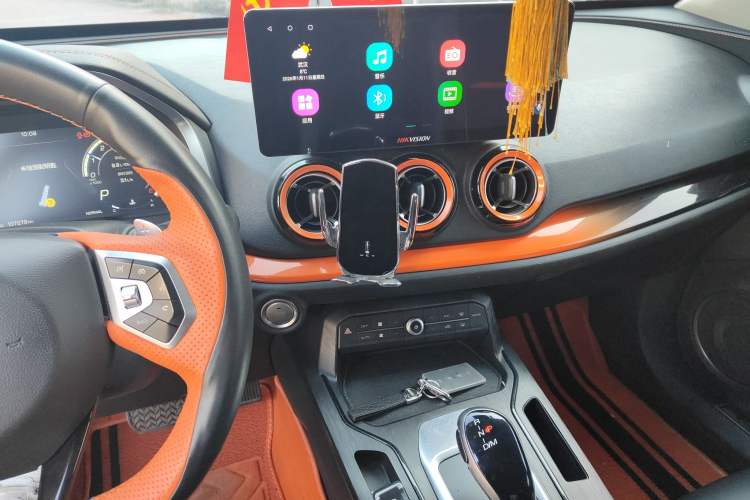 Used Wey VV5 2019 1.5T Two-Wheel-Drive Orange Edition Limited Model Audio And AC Panel