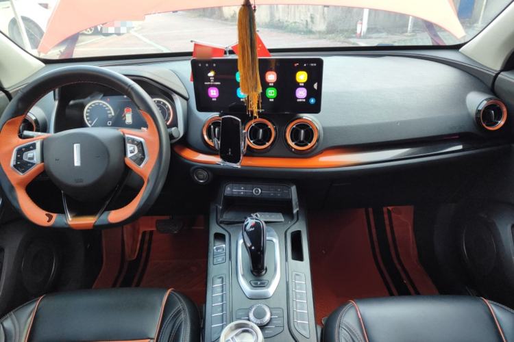 Used Wey VV5 2019 1.5T Two-Wheel-Drive Orange Edition Limited Model Center Console