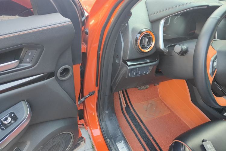 Used Wey VV5 2019 1.5T Two-Wheel-Drive Orange Edition Limited Model Driver Seat