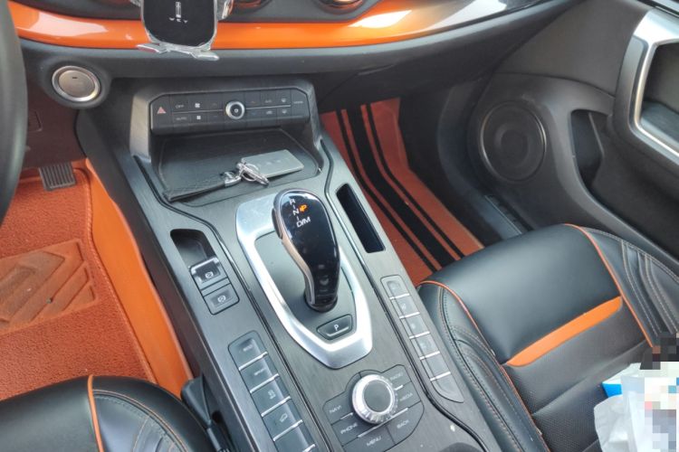 Used Wey VV5 2019 1.5T Two-Wheel-Drive Orange Edition Limited Model Gear Lever