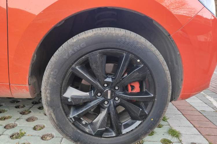 Used Wey VV5 2019 1.5T Two-Wheel-Drive Orange Edition Limited Model Right Front Wheel Hub