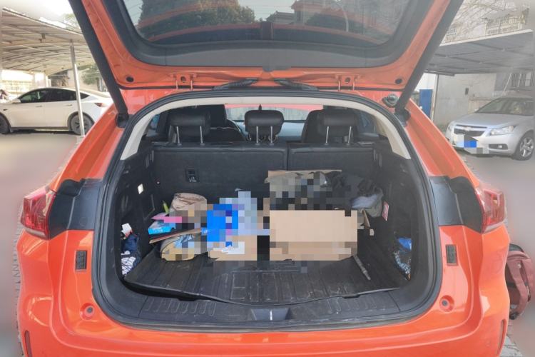 Used Wey VV5 2019 1.5T Two-Wheel-Drive Orange Edition Limited Model Trunk