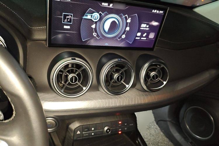 Used Wey VV5 2020 1.5T Two-Wheel Drive Color Pioneer Audio And AC Panel