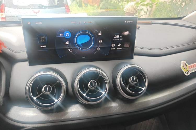 Used Wey VV5 2020 1.5T Two-Wheel Drive Color Pioneer Audio And AC Panel