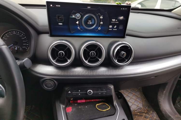 Used Wey VV5 2020 1.5T Two-Wheel Drive Color Pioneer Audio And AC Panel