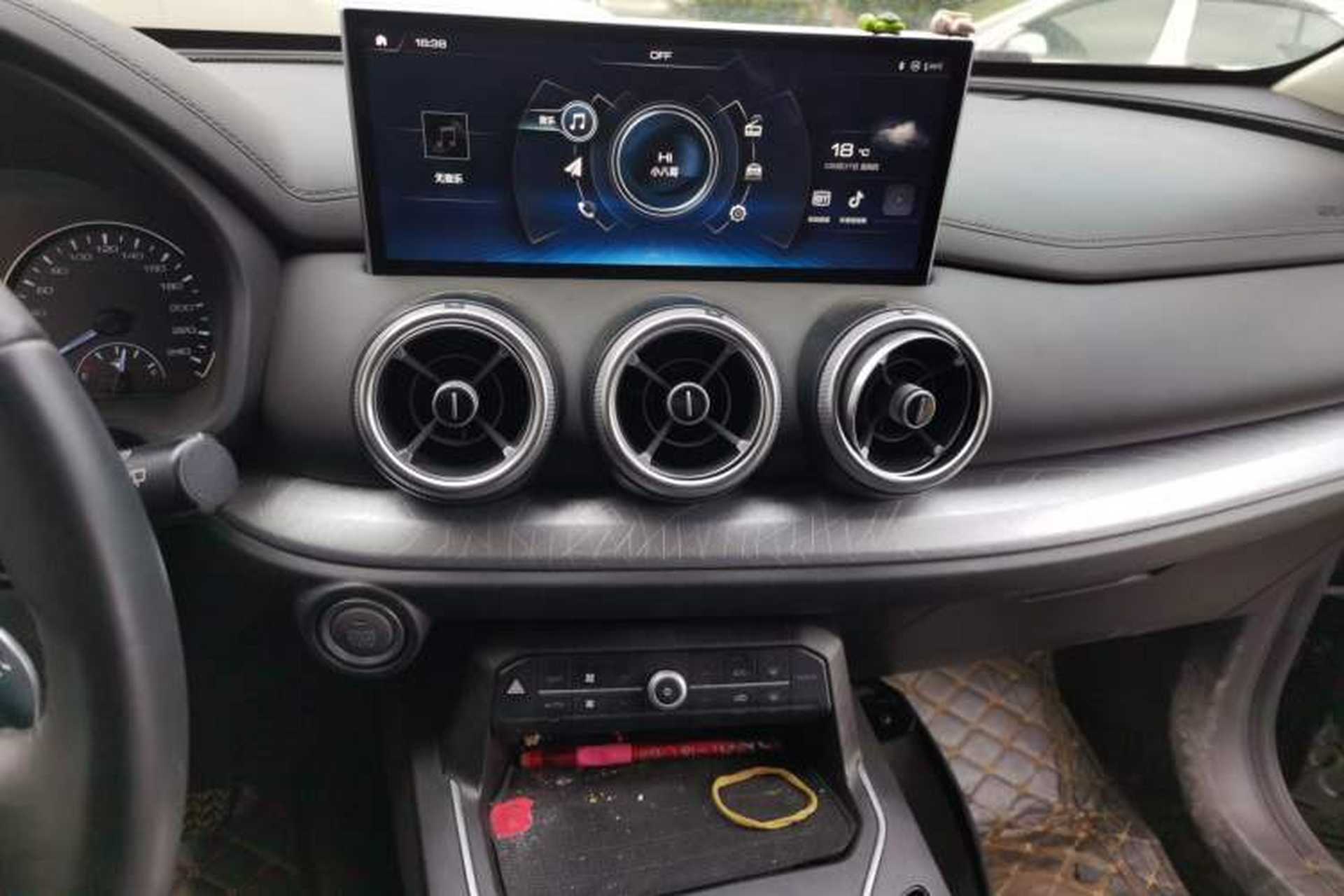 Used Wey VV5 2020 1.5T Two-Wheel Drive Color Pioneer Audio And AC Panel