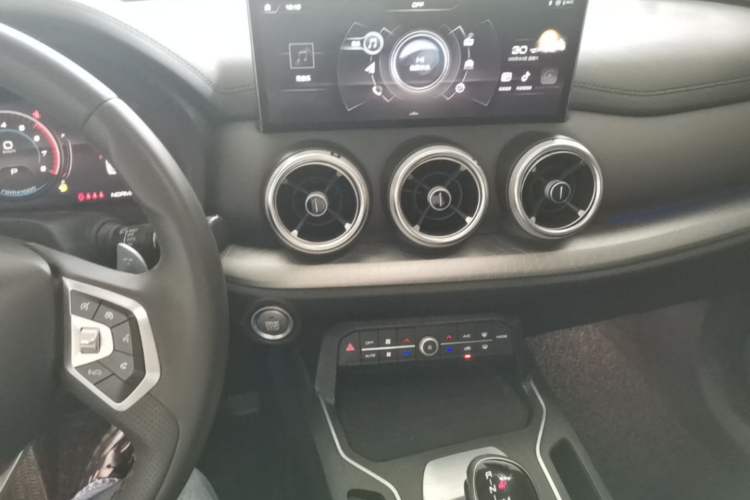 Used Wey VV5 2020 1.5T Two-Wheel Drive Smart Pioneer Audio And AC Panel