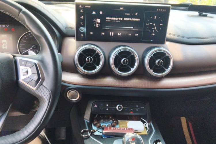 Used Wey VV5 2020 1.5T Two-Wheel Drive Color Pioneer Audio And AC Panel