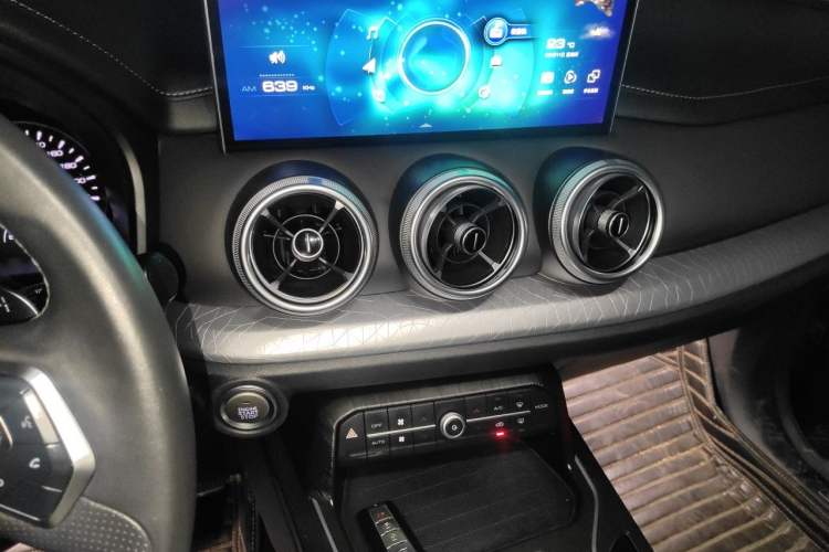 Used Wey VV5 2020 1.5T Two-Wheel Drive Color Pioneer Audio And AC Panel