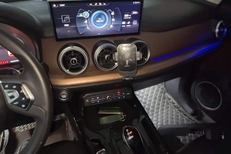 Used Wey VV5 2020 1.5T Two-Wheel Drive Smart Pioneer Audio And AC Panel