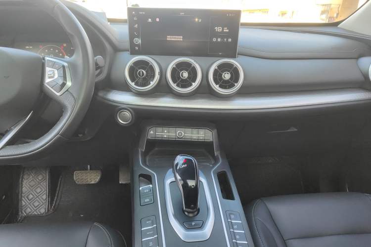 Used Wey VV5 2020 1.5T Two-Wheel Drive Smart Pioneer Audio And AC Panel