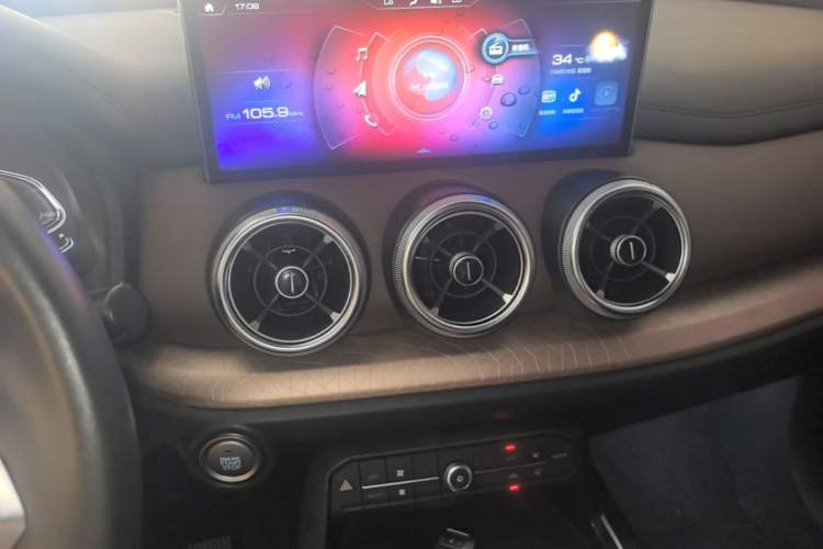 Used Wey VV5 2020 1.5T Two-Wheel Drive Smart Pioneer Audio And AC Panel