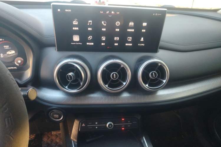 Used Wey VV5 2020 1.5T Two-Wheel Drive Smart Pioneer Audio And AC Panel