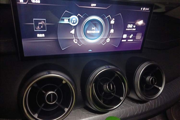 Used Wey VV5 2020 1.5T Two-Wheel Drive Color Pioneer Audio And AC Panel