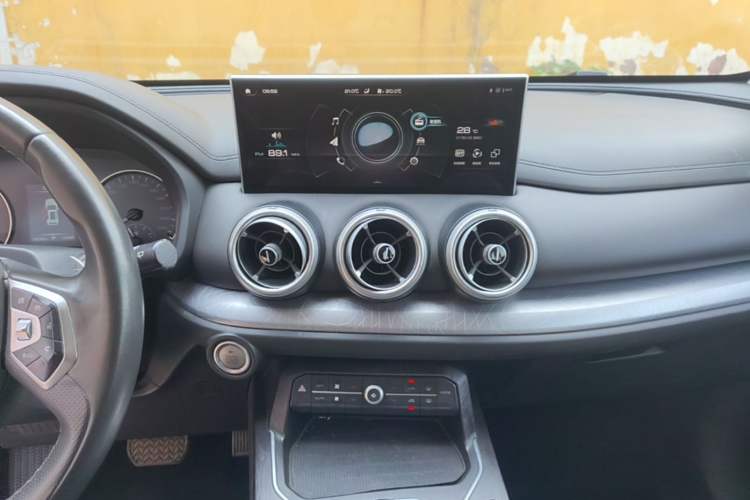 Used Wey VV5 2020 1.5T Two-Wheel Drive Color Pioneer Audio And AC Panel