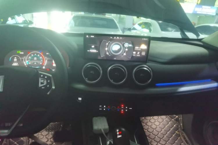 Used Wey VV5 2020 1.5T Two-Wheel Drive Smart Pioneer Audio And AC Panel