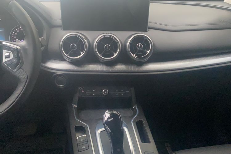 Used Wey VV5 2020 1.5T Two-Wheel Drive Color Pioneer Audio And AC Panel