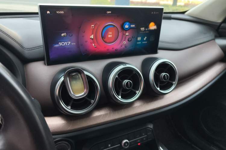 Used Wey VV5 2020 1.5T Two-Wheel Drive Color Pioneer Audio And AC Panel